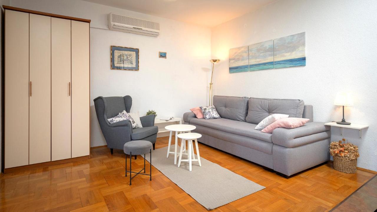 Apartment Nela Kalina เยลซา ภายนอก รูปภาพ