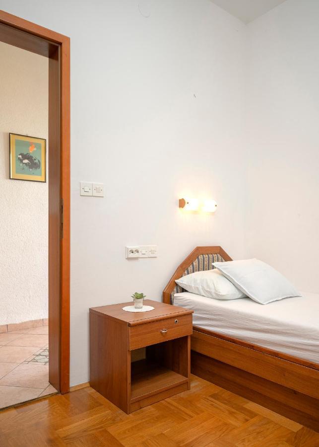 Apartment Nela Kalina เยลซา ภายนอก รูปภาพ