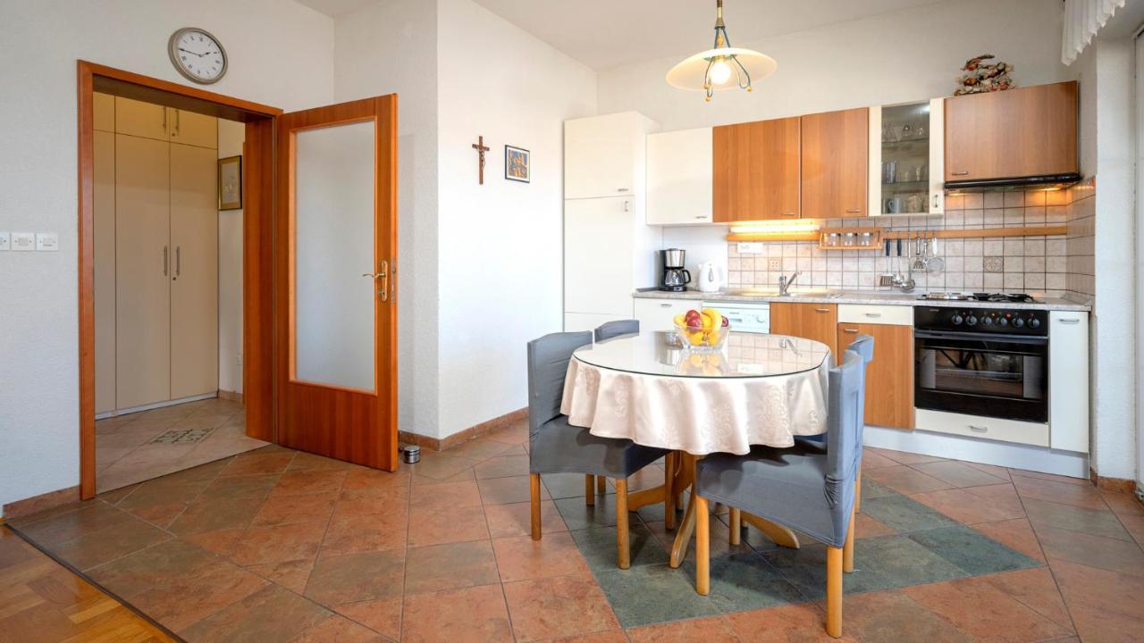 Apartment Nela Kalina เยลซา ภายนอก รูปภาพ